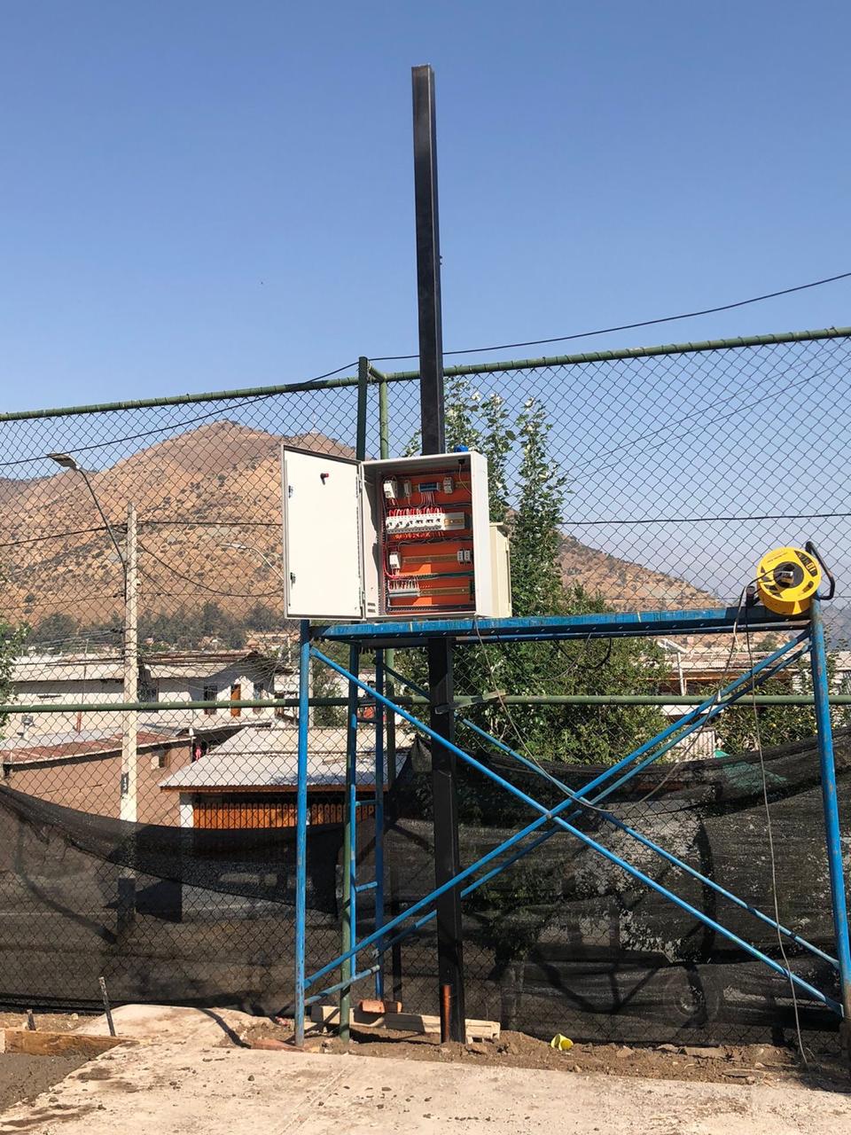 Soluciones eléctricas profesionales para hogares, empresas e industrias. Atención en la Región Metropolitana y todo Chile.